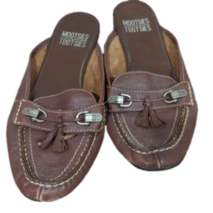Mootsies Tootsies slip on brown loafers